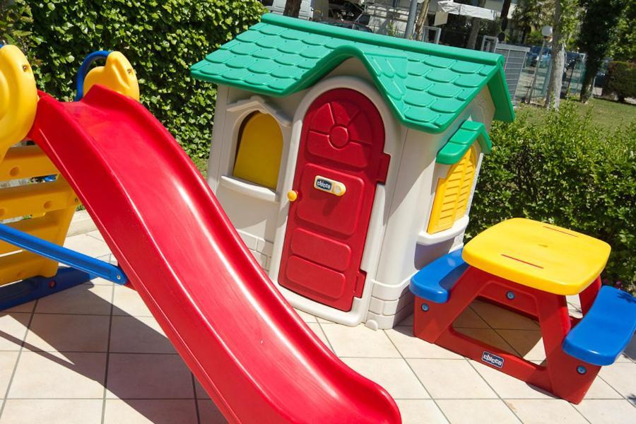Hotel Pigalle Riccione Eksteriør billede