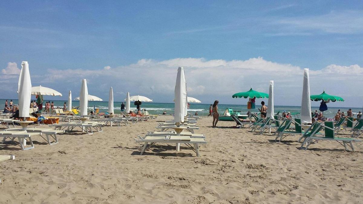 Hotel Pigalle Riccione Eksteriør billede