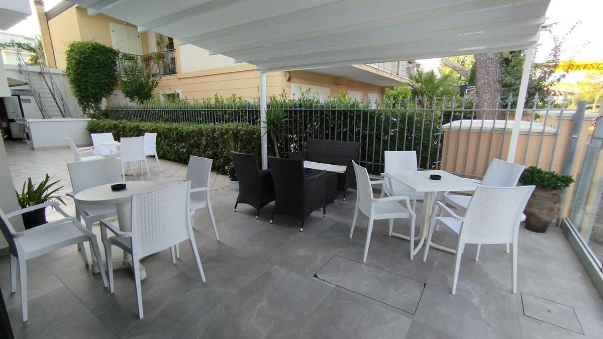 Hotel Pigalle Riccione Eksteriør billede