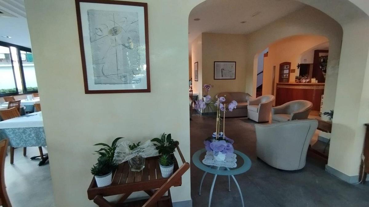 Hotel Pigalle Riccione Eksteriør billede