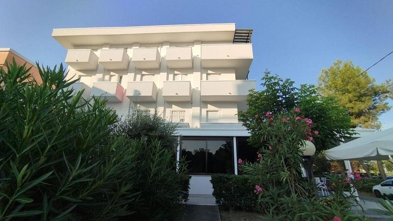 Hotel Pigalle Riccione Eksteriør billede