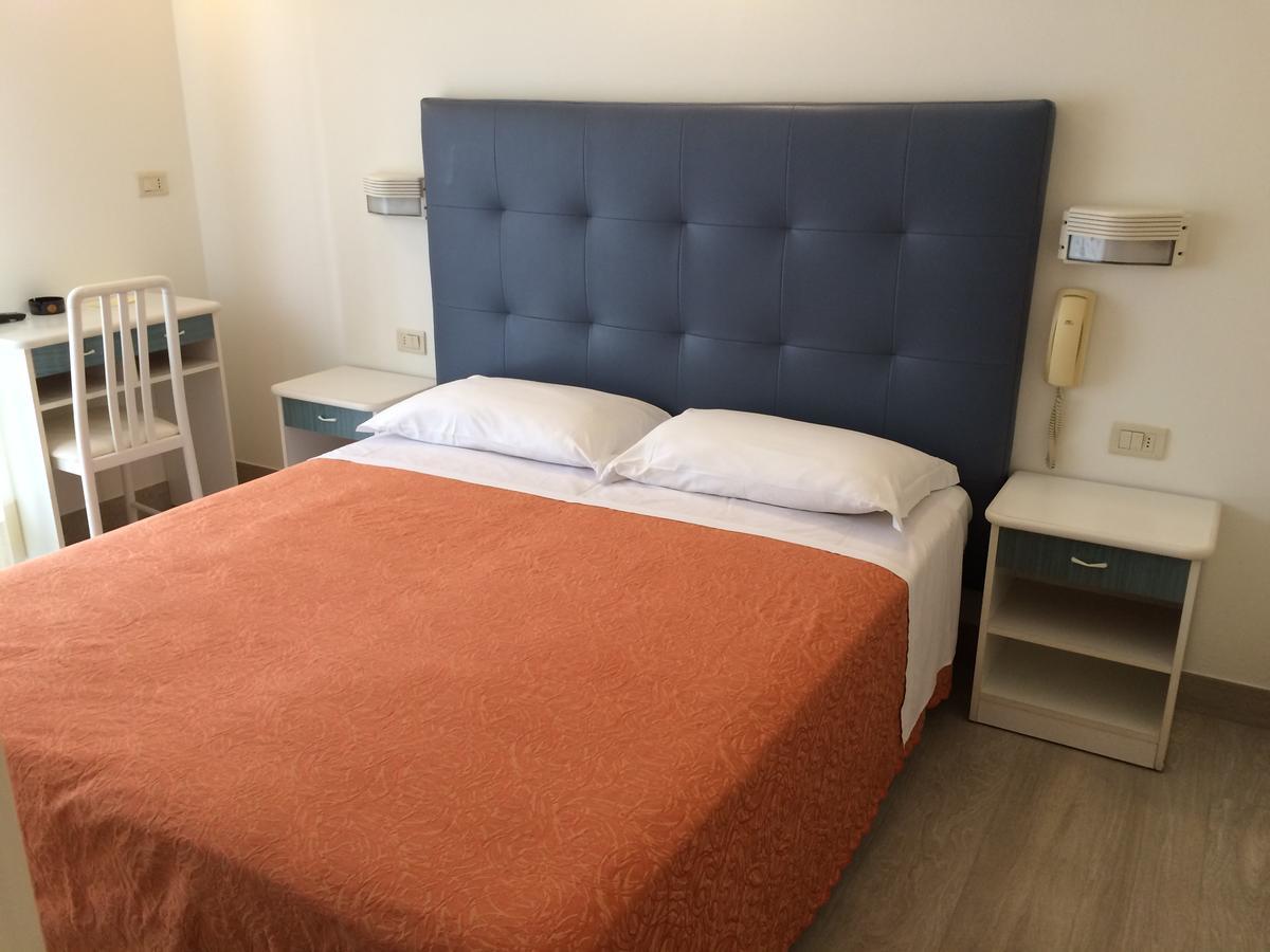 Hotel Pigalle Riccione Eksteriør billede