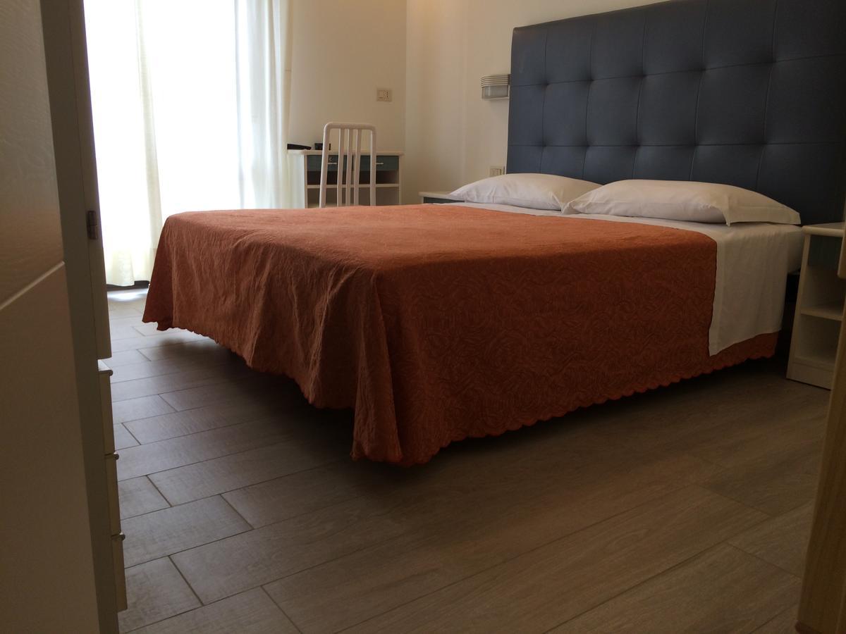 Hotel Pigalle Riccione Eksteriør billede